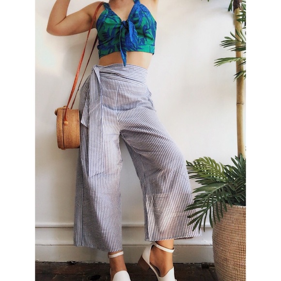 🆕Rylie Striped Blue & White Cropped Wide Leg Pant - Picture 2 of 8